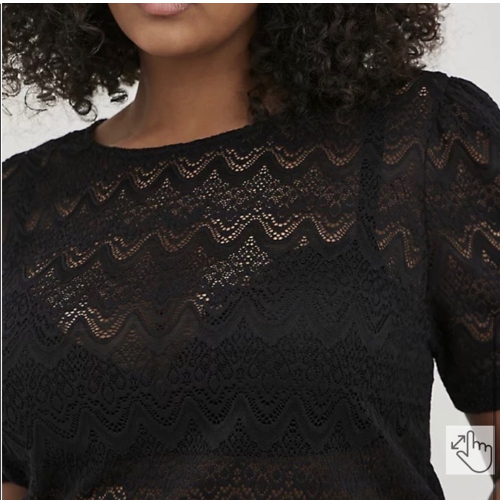 Torrid Lace Crew Neck Tee with Puff Sleeve in Size 1X 14/16